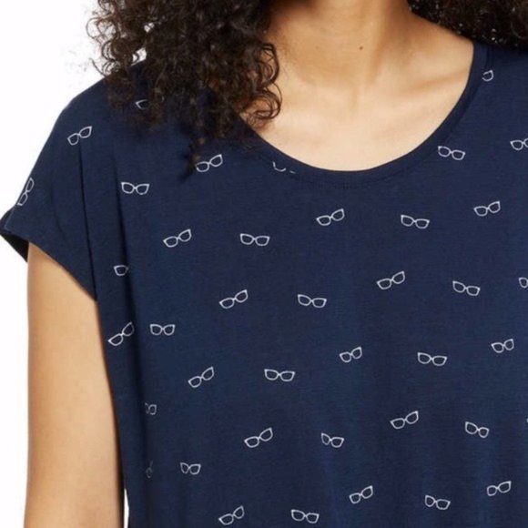 💟 3/$30 IZOD Ladies’ Sunglasses Printed Tee NWT - Picture 3 of 5